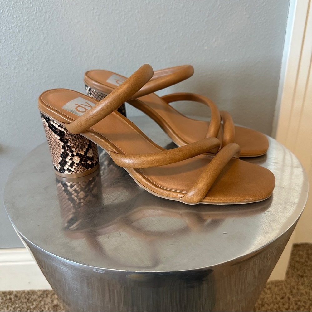 DV Dolce Vita Myla Block Heel Sandal. Tan. Size 7. Excellent Condition.